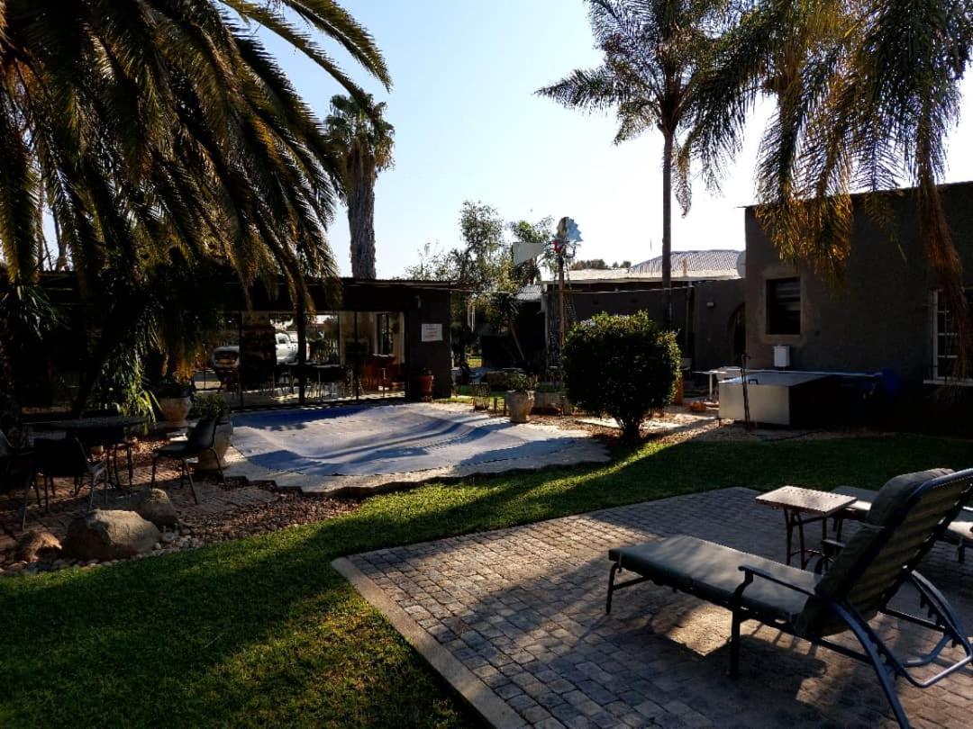 Bush Pillow Guest House Otjiwarongo Exteriör bild