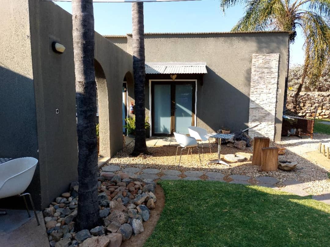 Bush Pillow Guest House Otjiwarongo Exteriör bild