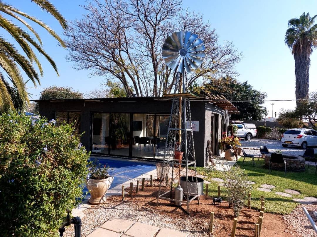 Bush Pillow Guest House Otjiwarongo Exteriör bild