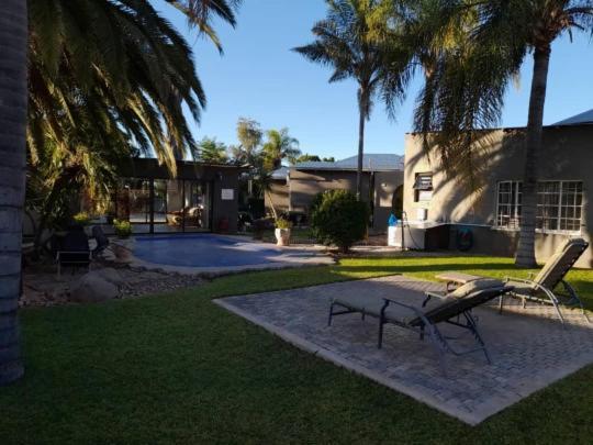 Bush Pillow Guest House Otjiwarongo Exteriör bild
