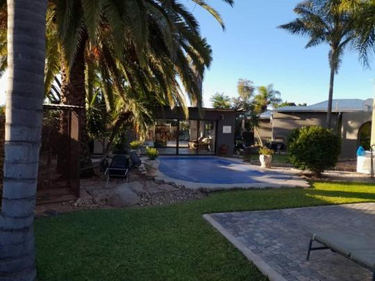 Bush Pillow Guest House Otjiwarongo Exteriör bild