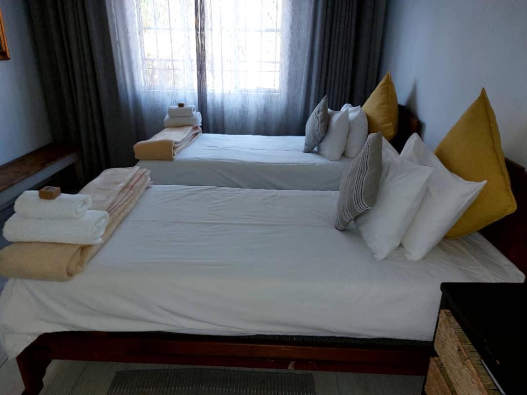 Bush Pillow Guest House Otjiwarongo Exteriör bild