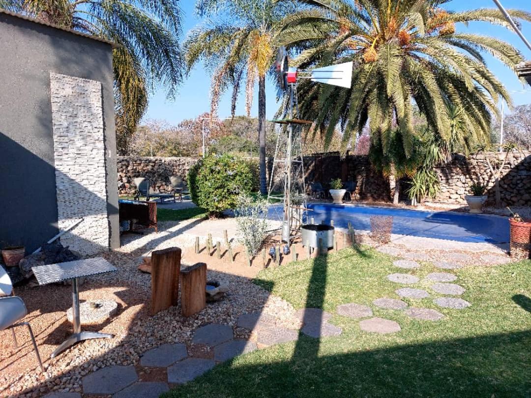 Bush Pillow Guest House Otjiwarongo Exteriör bild