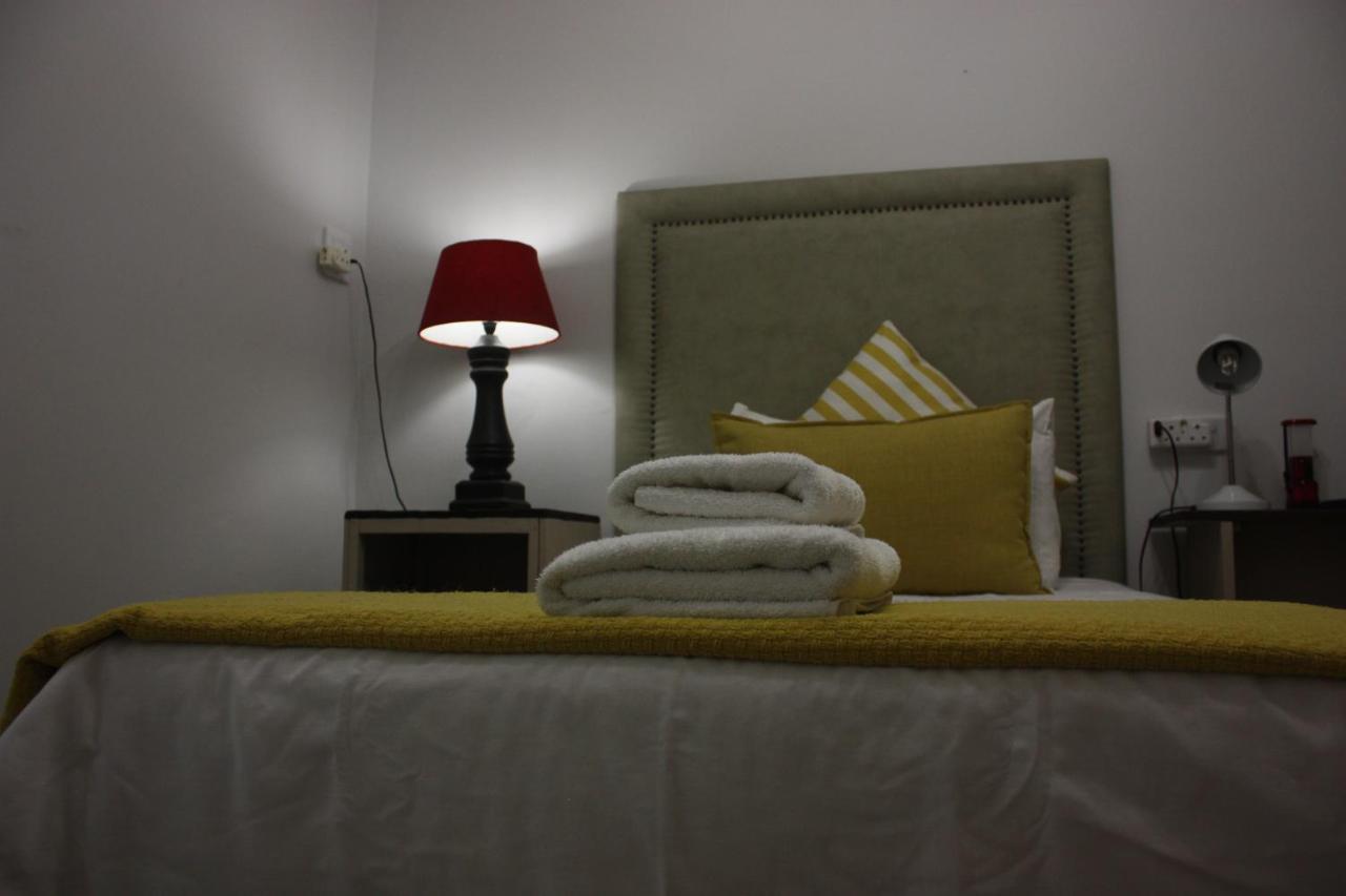Bush Pillow Guest House Otjiwarongo Exteriör bild