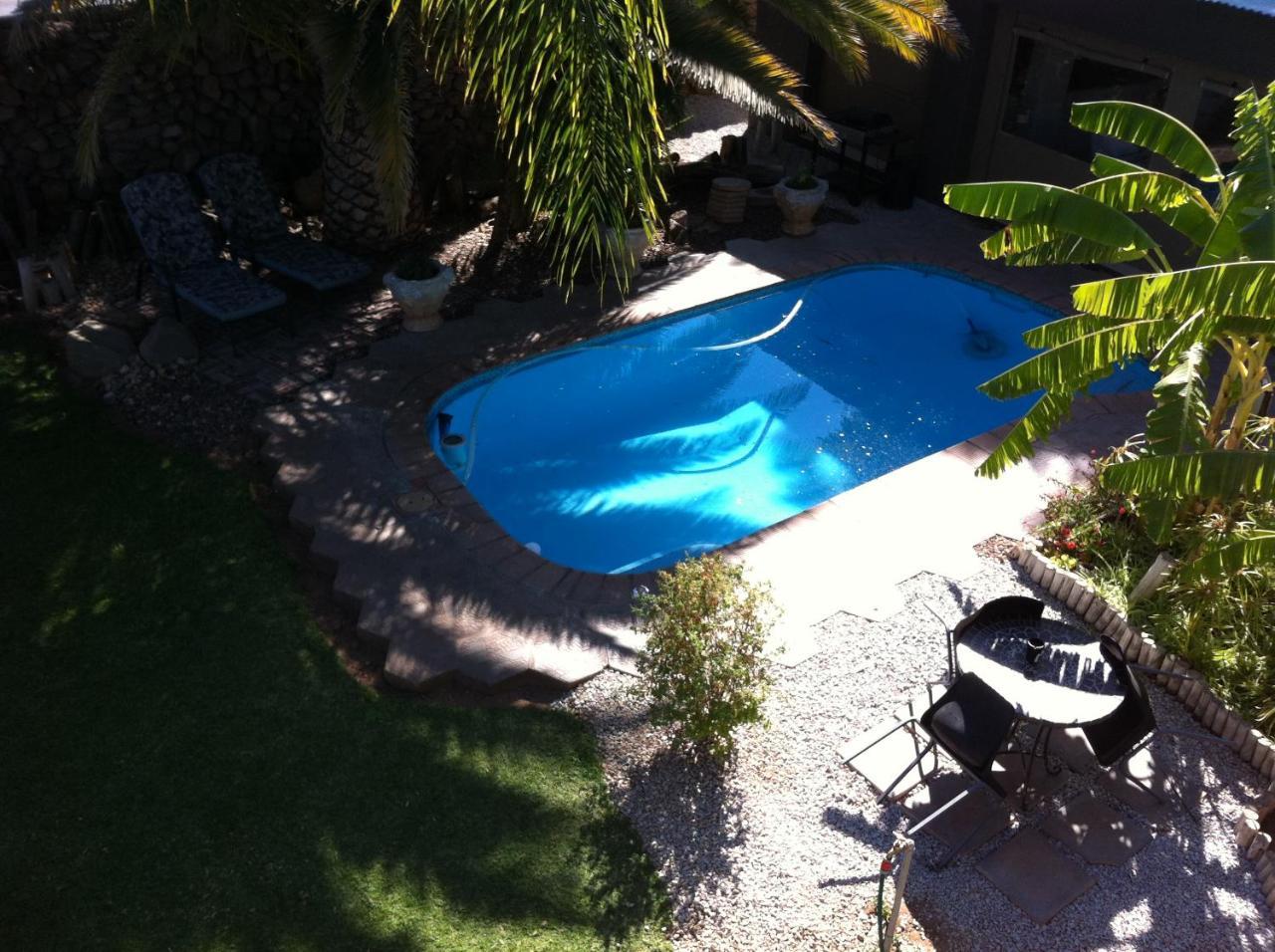 Bush Pillow Guest House Otjiwarongo Exteriör bild