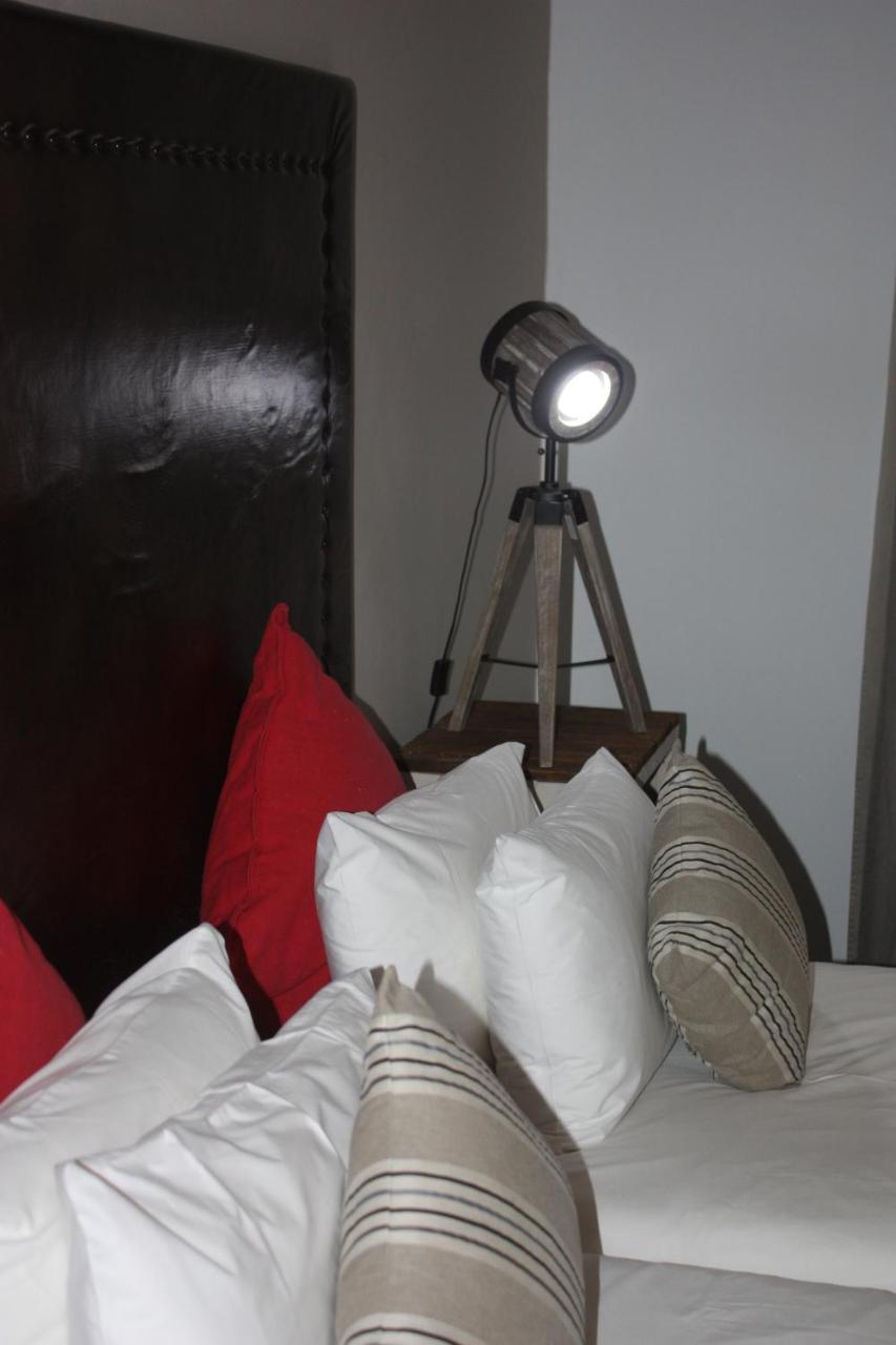 Bush Pillow Guest House Otjiwarongo Exteriör bild