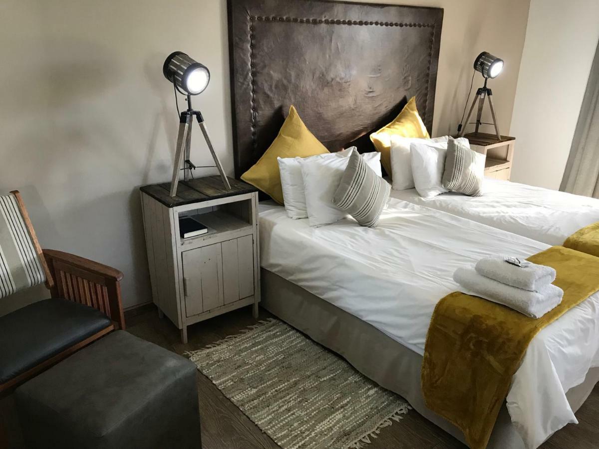 Bush Pillow Guest House Otjiwarongo Exteriör bild