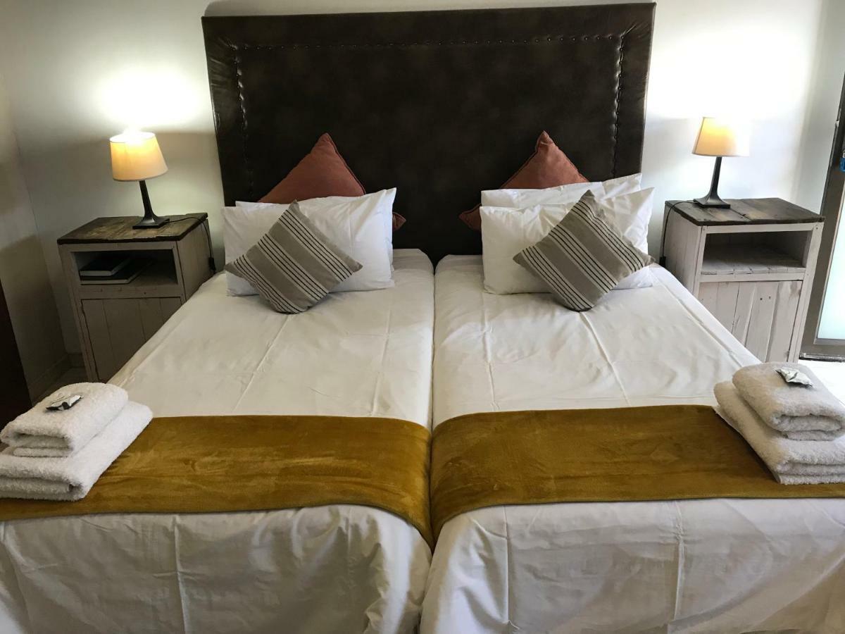 Bush Pillow Guest House Otjiwarongo Exteriör bild